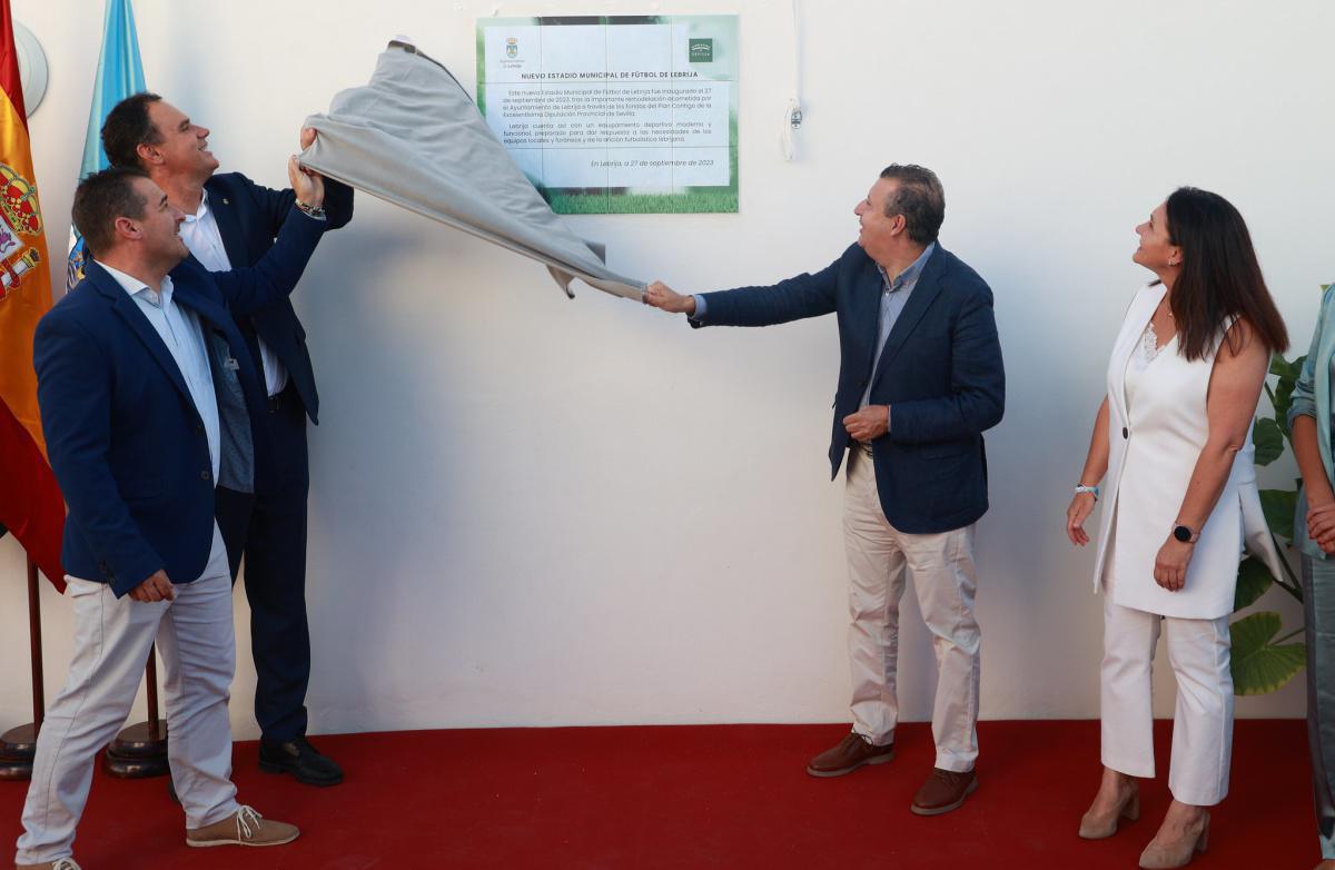 Inaugurado oficialmente el Estadio Municipal de Fútbol tras la remodelación ejecutada por el Ayuntamiento