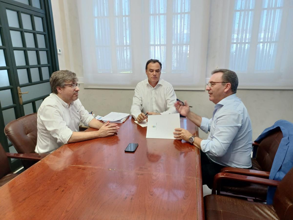 Los alcaldes de Lebrija y El Cuervo mantienen una reunión en la que tratan futuros proyectos de interés para ambos municipios