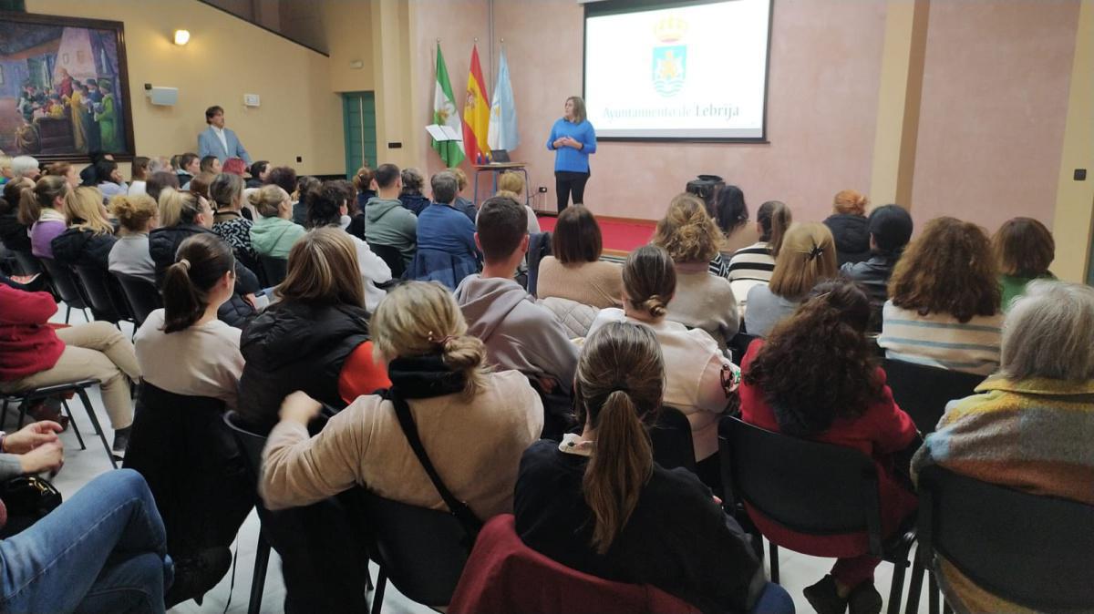 El Ayuntamiento de Lebrija pone en marcha un plan de formación anual para el Servicio de Ayuda a Domicilio El Ayuntamiento de Lebrija pone en marcha un plan de formación anual para el Servicio de Ayuda a Domicilio