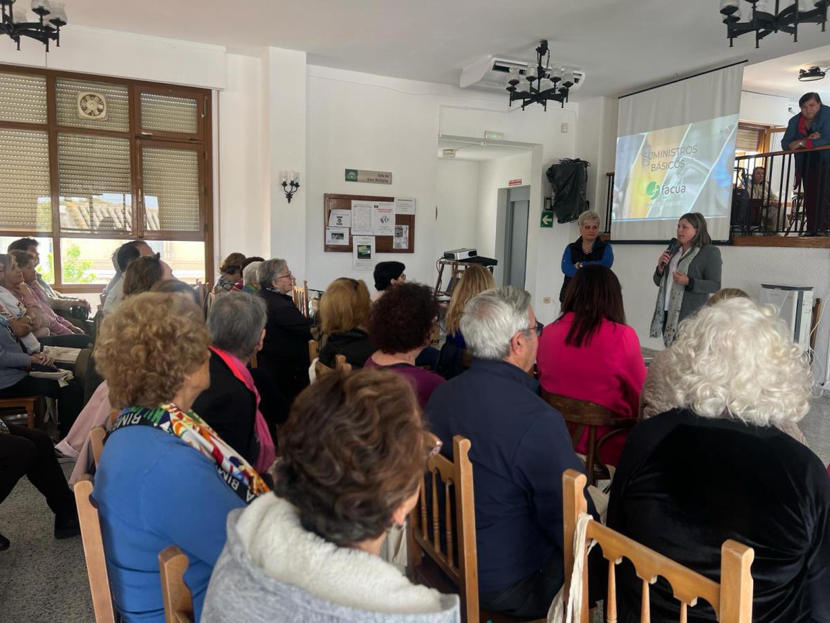 Facua Sevilla imparte en Lebrija un taller sobre los derechos básicos en los suministros de electricidad, agua, gas y telefonía  Facua Sevilla imparte en Lebrija un taller sobre los derechos básicos en los suministros de electricidad, agua, gas y telefonía