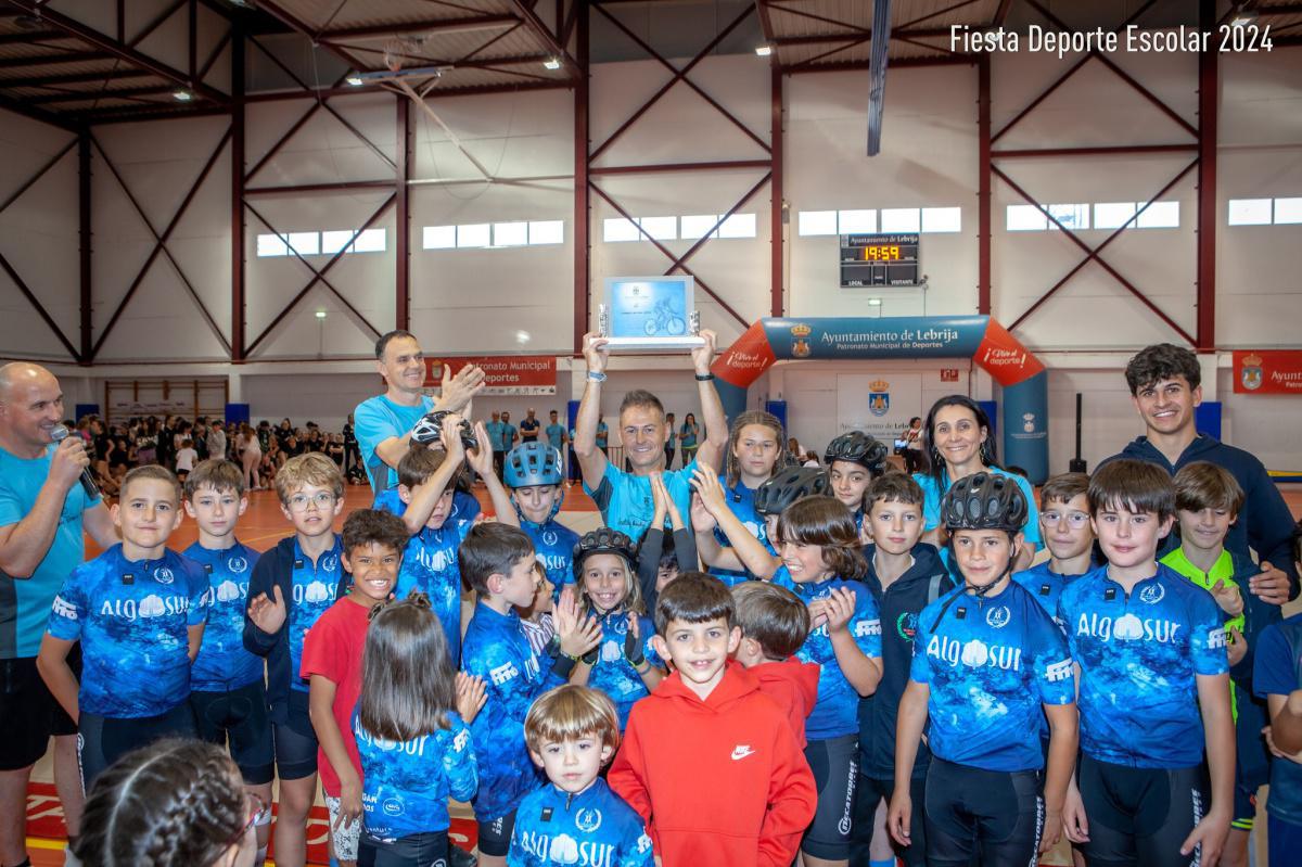  Más de 800 jóvenes deportistas participaron el pasado viernes en la Fiesta del Deporte Escolar