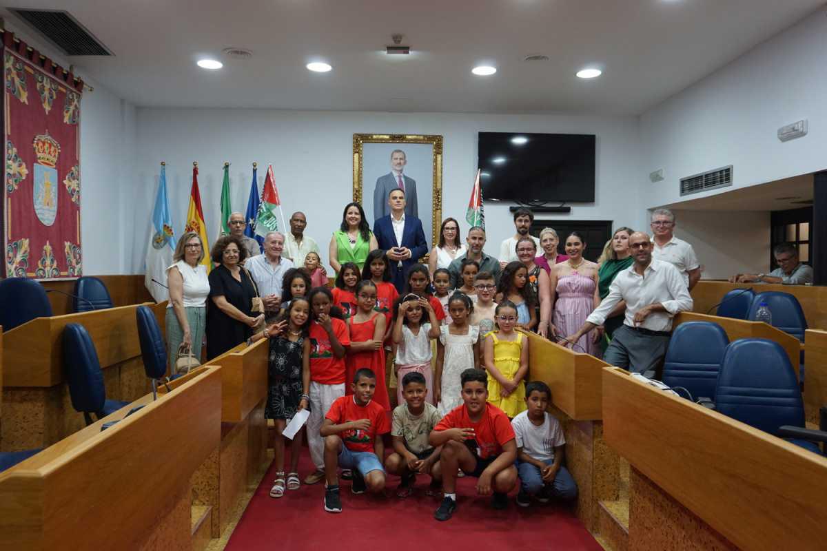 Bienvenida oficial a los niños y niñas saharauis que pasarán este verano en Lebrija dentro del Programa de Vacaciones en Paz