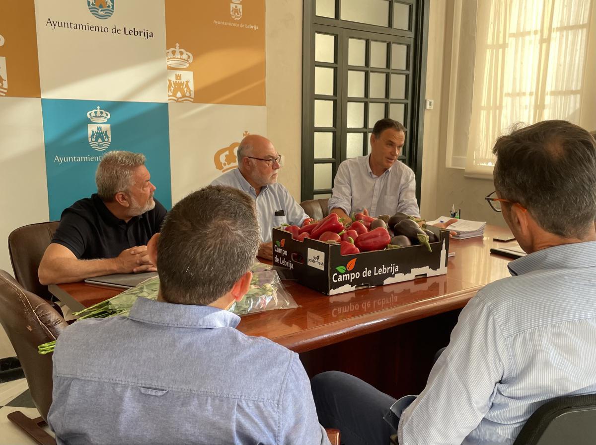 La Comunidad de Regantes y la empresa pública del ministerio de Agricultura mantienen una reunión en la alcaldía de Lebrija La Comunidad de Regantes y la empresa pública del ministerio de Agricultura mantienen una reunión en la alcaldía de Lebrija