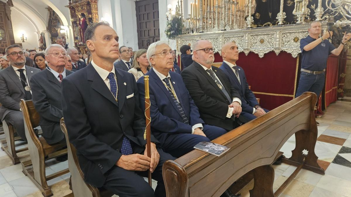 La Hermandad de la Soledad recibe la medalla de Oro de la Ciudad