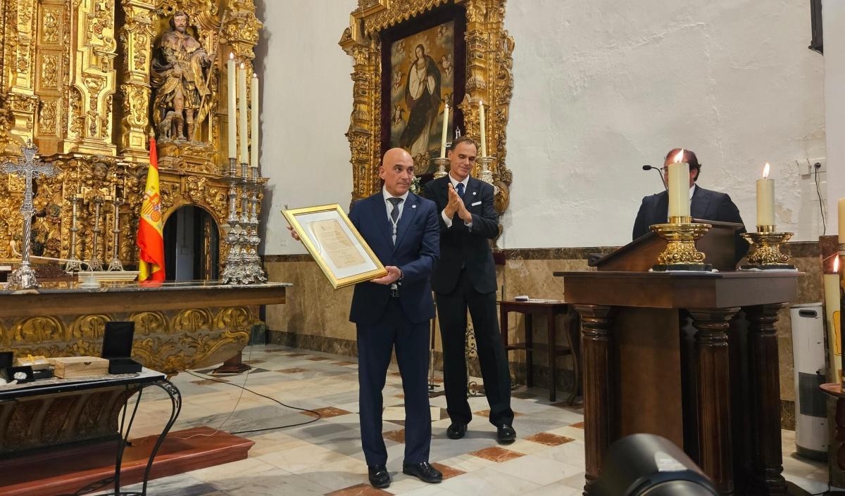 La Hermandad de la Soledad recibe la medalla de Oro de la Ciudad