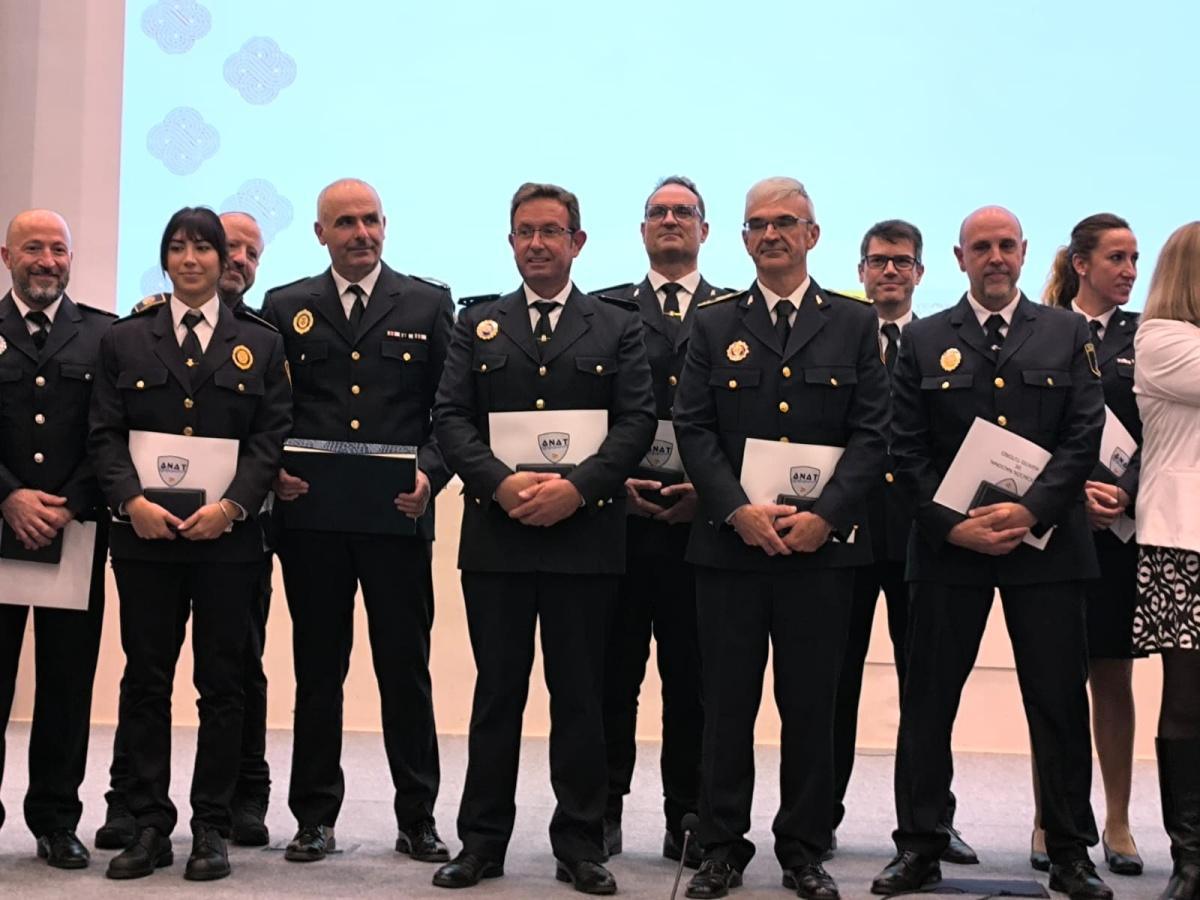 El subinspector de la Policía Local de Lebrija Francisco Luis Vidal recibe la Cruz al Mérito Policial de la Asociación Nacional de Agentes Tutores