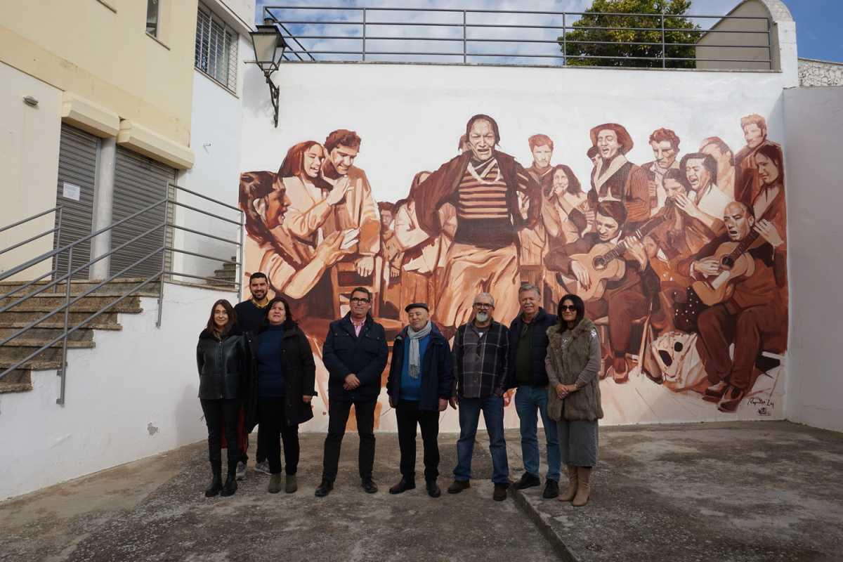 Un mural de la artista Anna Repullo se expone en el entorno del Centro del Flamenco