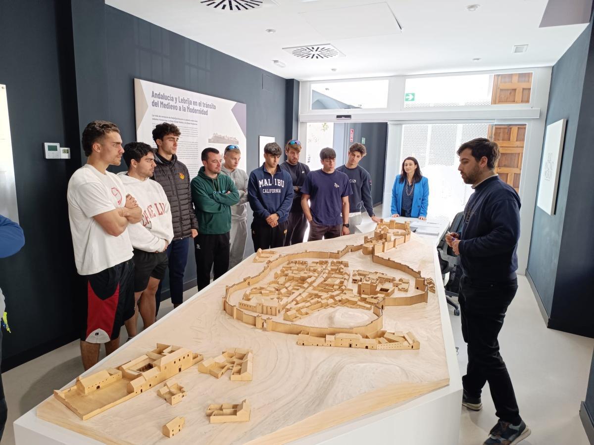 El equipo de la selección española de Piragüismo entrena en la Balsa de Melendo