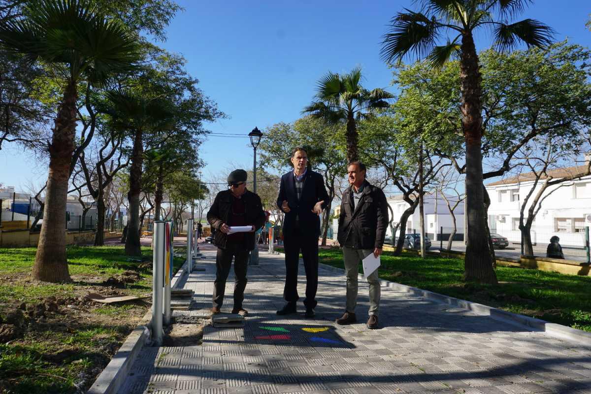 El Ayuntamiento comienza los trabajos de ampliación y mejora del parque infantil de Miguel de Unamuno