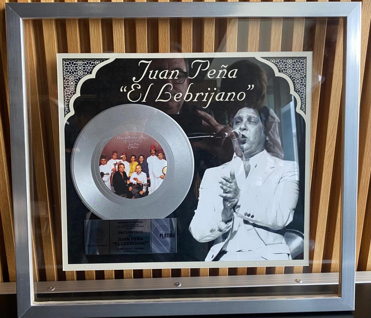 Disco platino para el álbum Encuentros de Juan Peña El Lebrijano