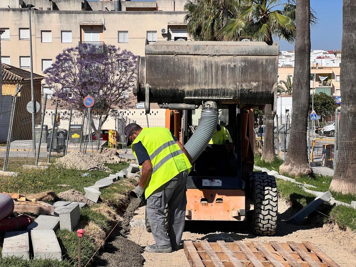 El Ayuntamiento mejora el acerado de la calle Epifanio Machuca con una inversión superior a los 150.000 euros
