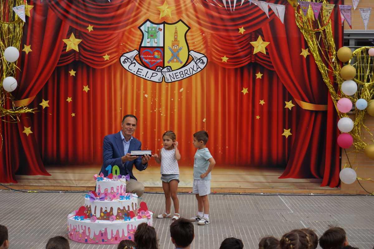 El CEIP Nebrixa celebra su décimo aniversario con un acto simbólico de entrega de llaves