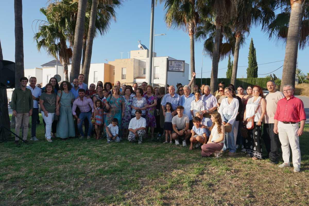 Inaugurada una rotonda con el nombre de Juana Muñoz González, "La Lombriz"