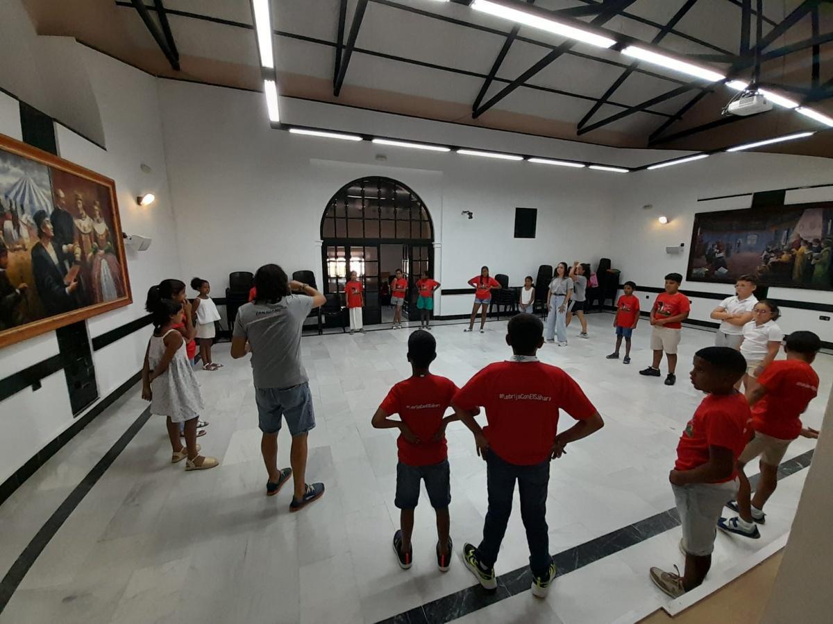 Recepción oficial a los niños y niñas saharauis que pasan este verano en Lebrija dentro del Programa de Vacaciones en Paz
