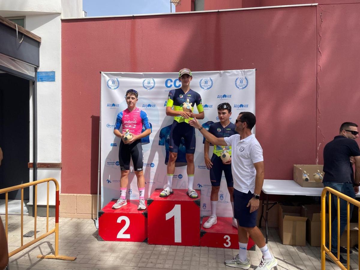 Más de 80 ciclistas participan en el Trofeo de Ciclismo "Feria de Lebrija 2025"