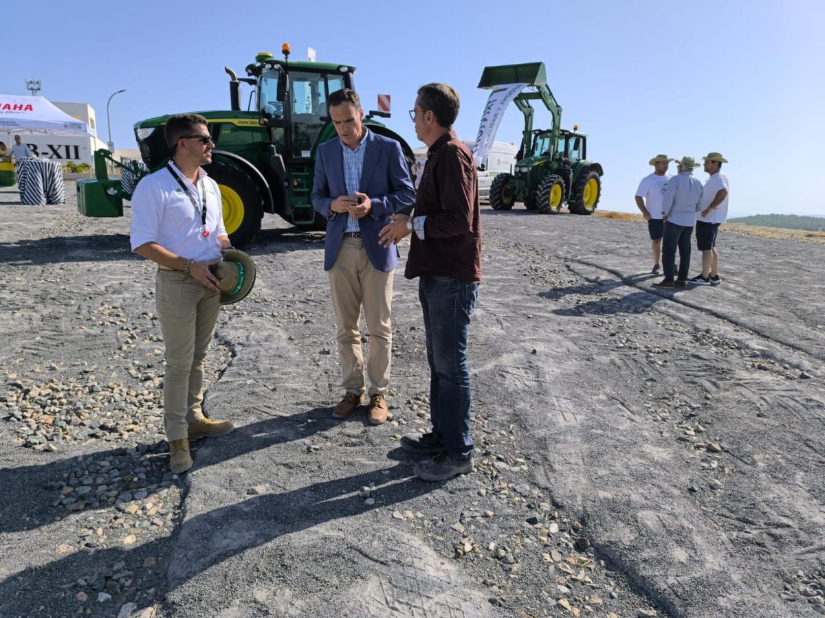 Celebrada en la Comunidad de Regantes del Sector BXII del Bajo Guadalquivir una jornada de presentación de maquinaria agrícola