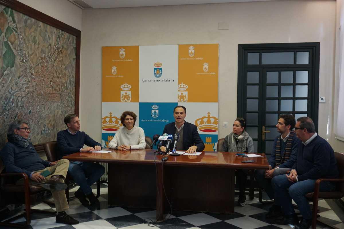 La Cátedra de Flamenco de la Universidad Pablo de Olavide visita Lebrija para reforzar la colaboración institucional y cultural