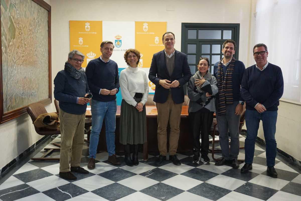 La Cátedra de Flamenco de la Universidad Pablo de Olavide visita Lebrija para reforzar la colaboración institucional y cultural
