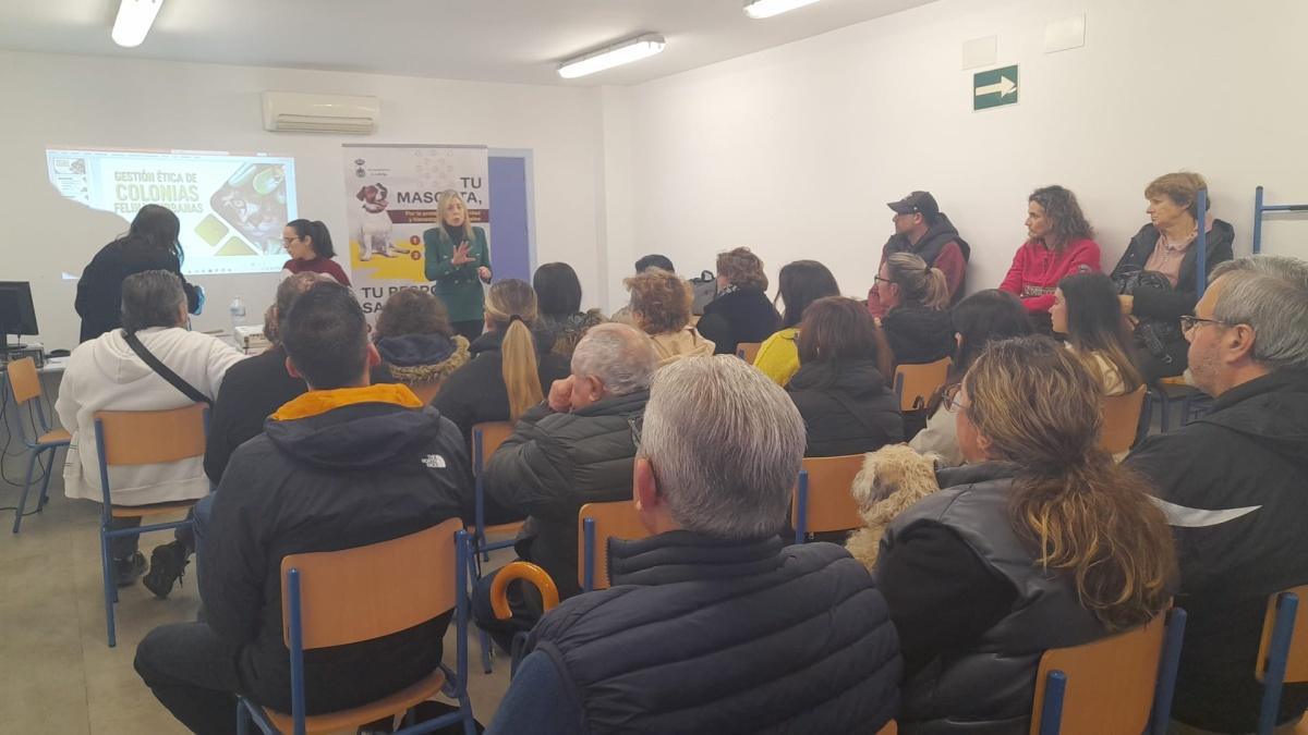 Éxito de participación en la jornada formativa organizada por el Colegio de Veterinarios de Sevilla sobre gestión de colonias felinas en Lebrija