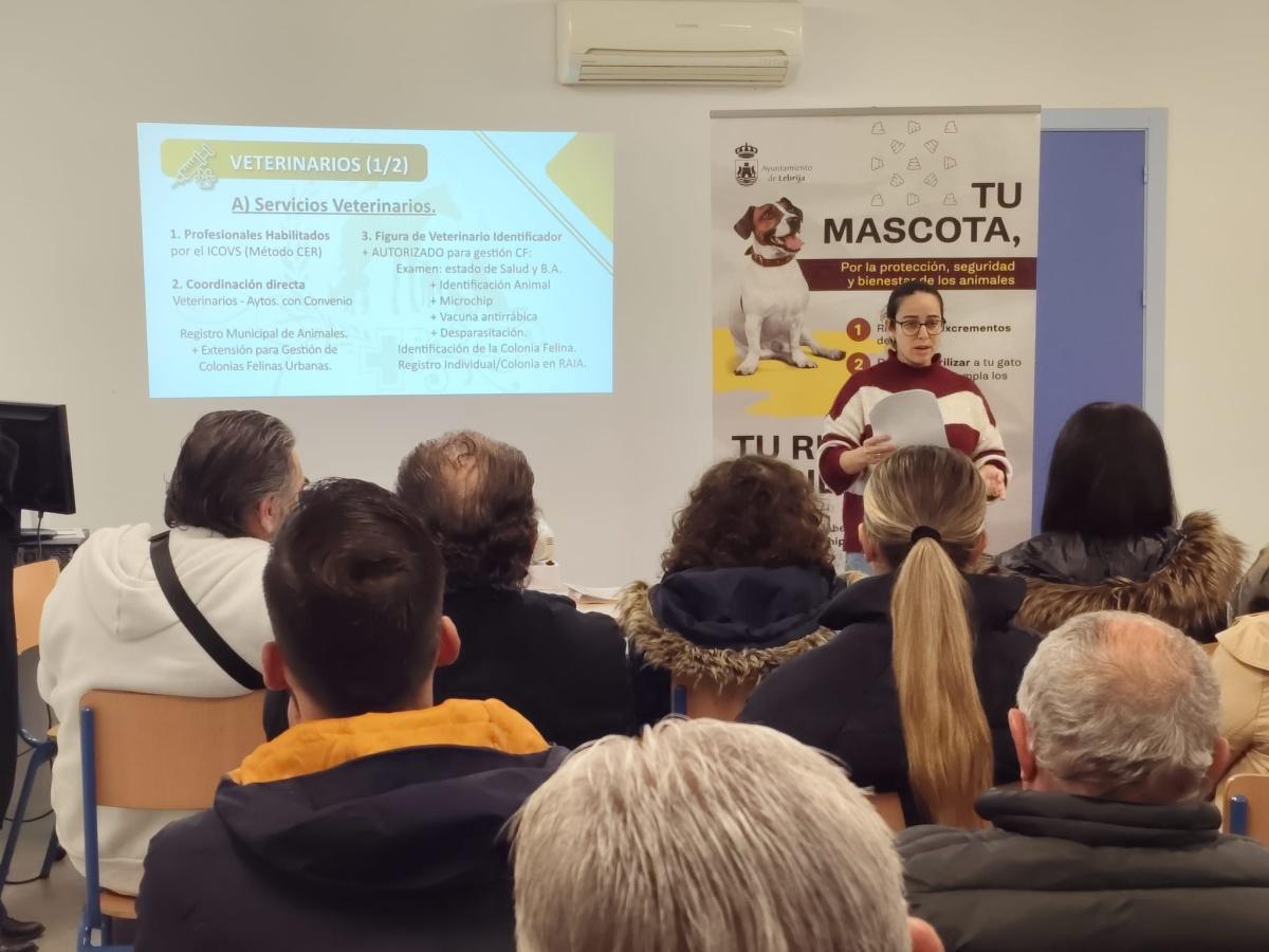 Éxito de participación en la jornada formativa organizada por el Colegio de Veterinarios de Sevilla sobre gestión de colonias felinas en Lebrija