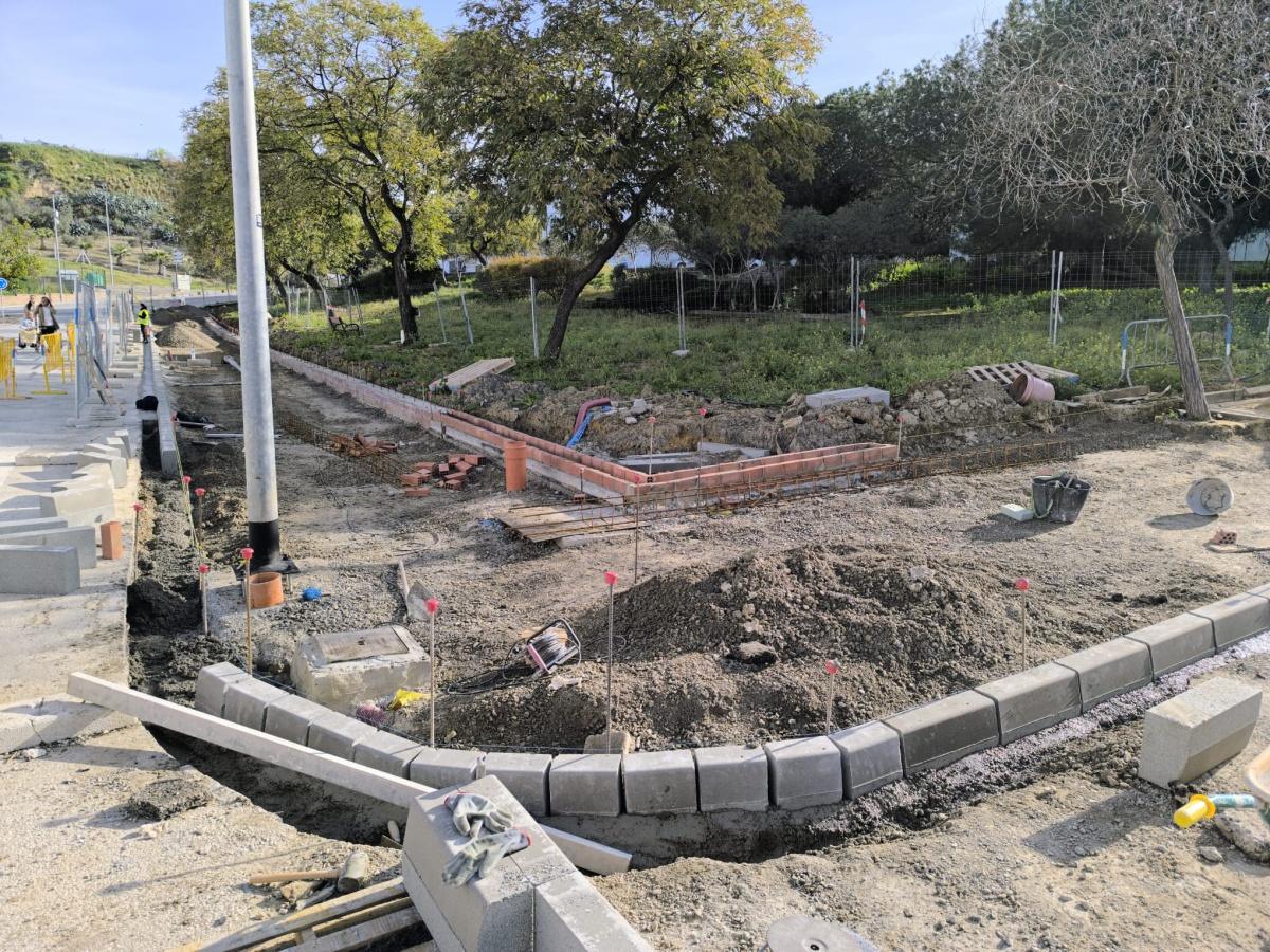  El Ayuntamiento de Lebrija está llevando a cabo la mejora de la zona verde ubicada en Huerto Parpagón