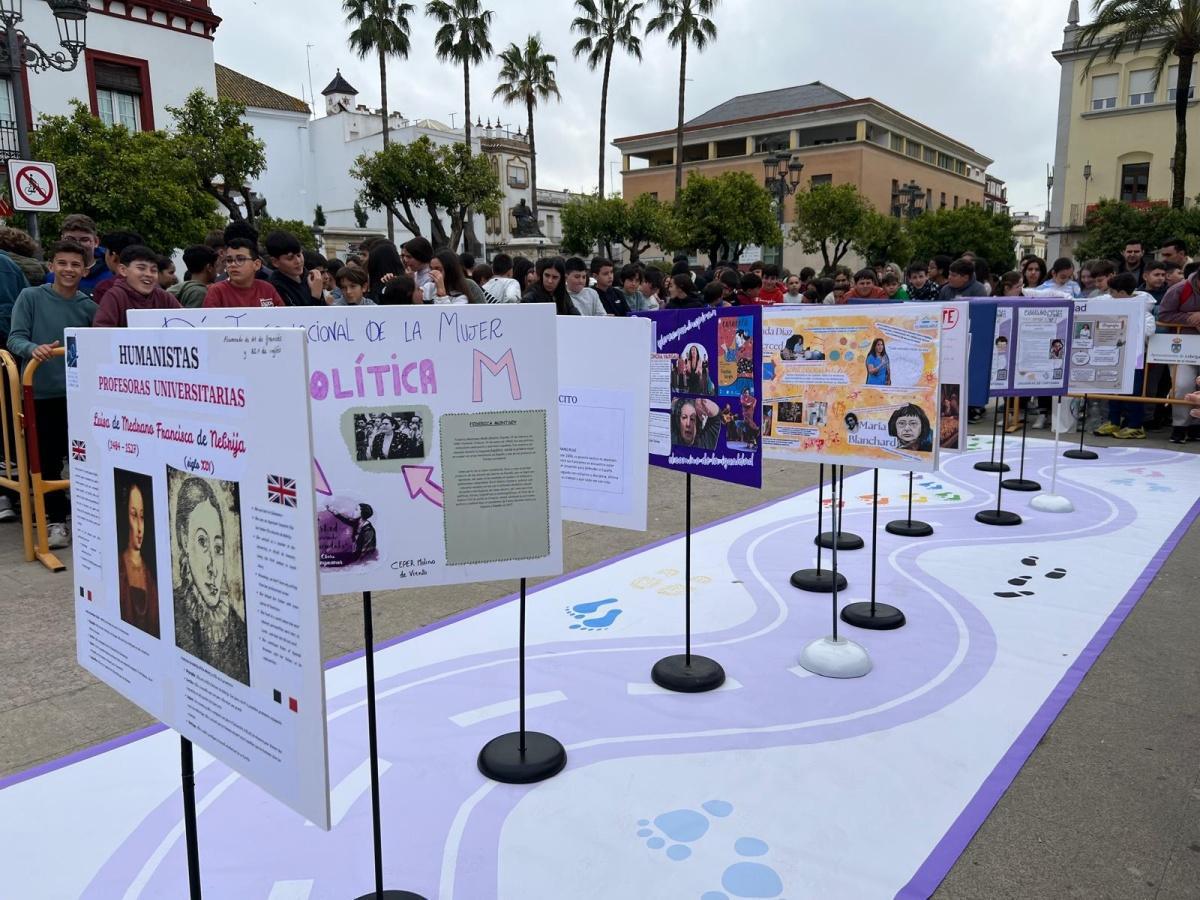 Más de 1000 personas participan en la Manifestación por el Día Internacional de la Mujer