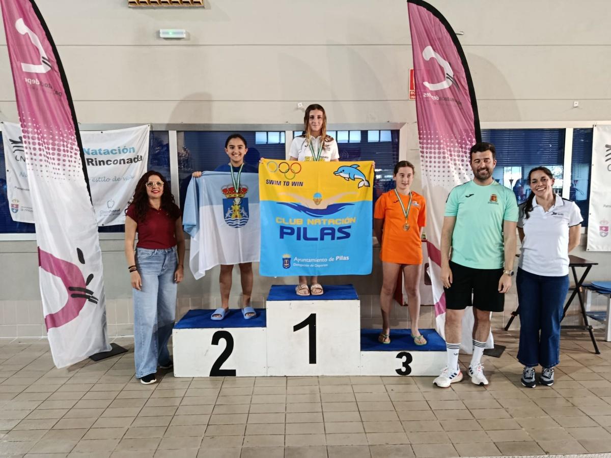 Las lebrijanas Emma Tejero y Marina García suben al podio en la primera final del Circuito Provincial de Natación