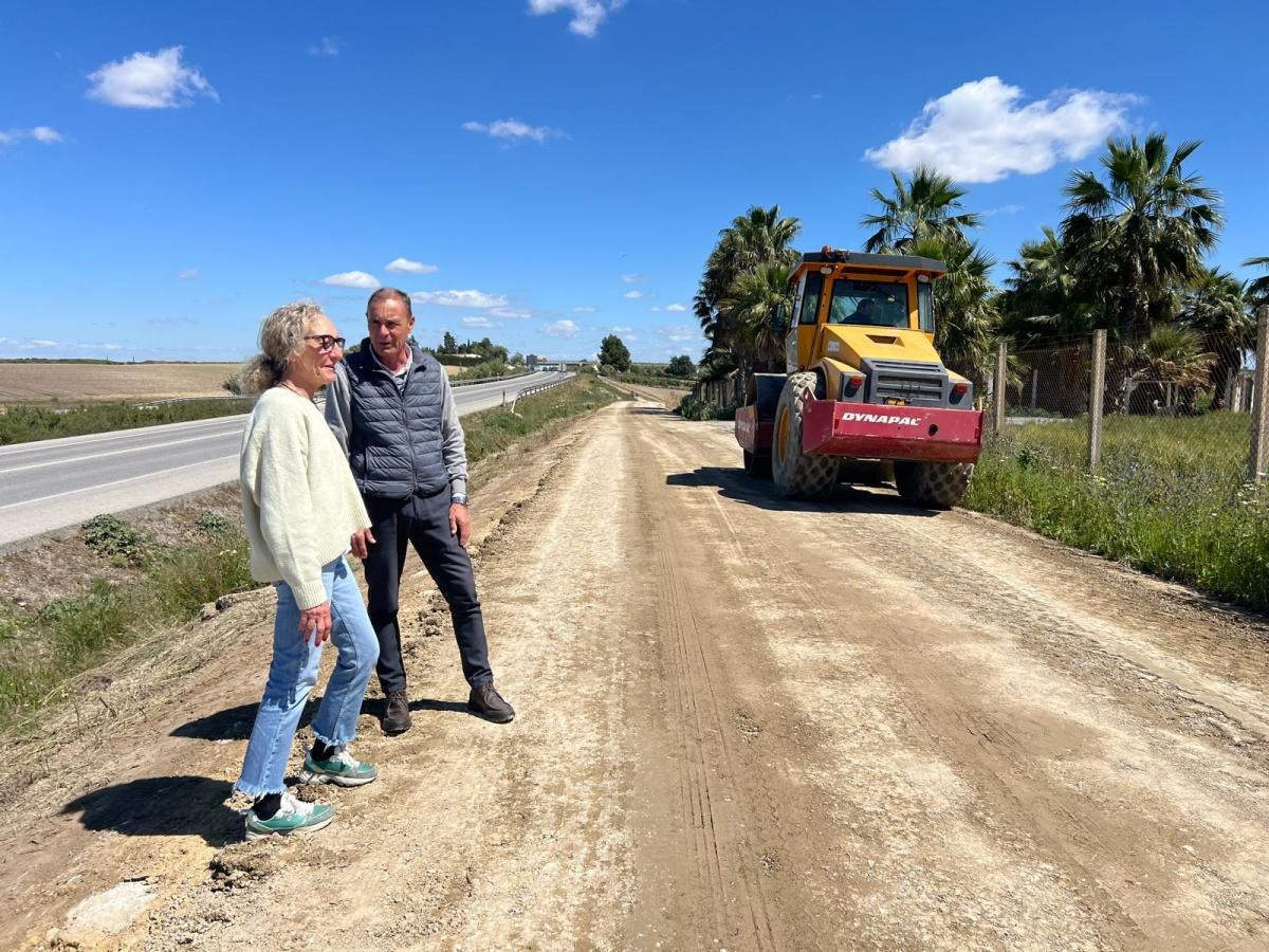 Trabajos de mejora las vías de servicio paralelas a la A-471 para reforzar la seguridad y la accesibilidad