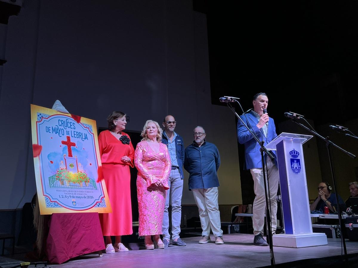 Buen ambiente en el tradicional Vente de Cruces por primera vez en la Plaza del Mantillo
