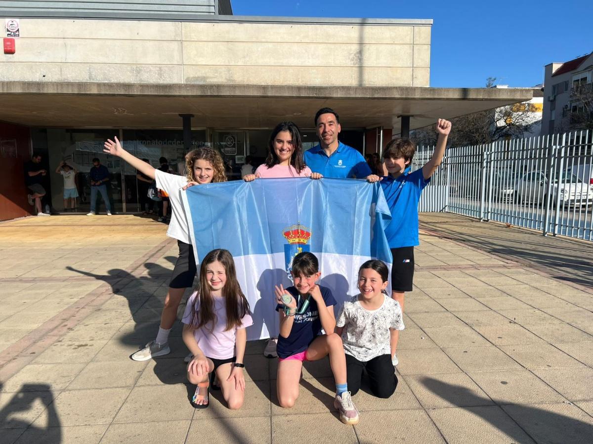 La lebrijana Emma Tejero consigue una nueva medalla de plata en la segunda final del Circuito Provincial de Natación
