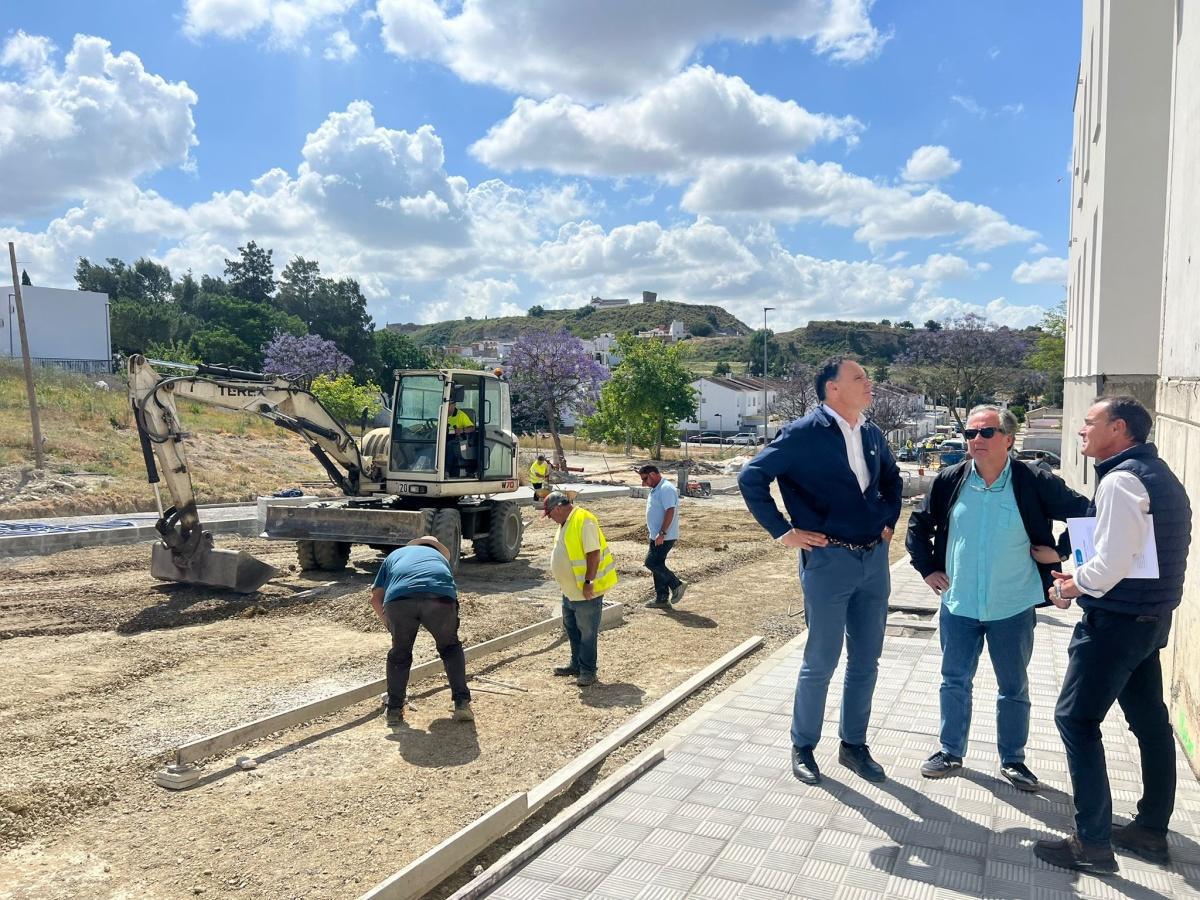 Las obras de pavimentación y mejora de las infraestructuras de la calle Bosque encaran su recta final