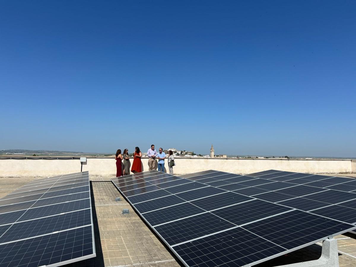 El Ayuntamiento de Lebrija culmina la instalación de placas fotovoltaicas en cuatro colegios públicos del municipio