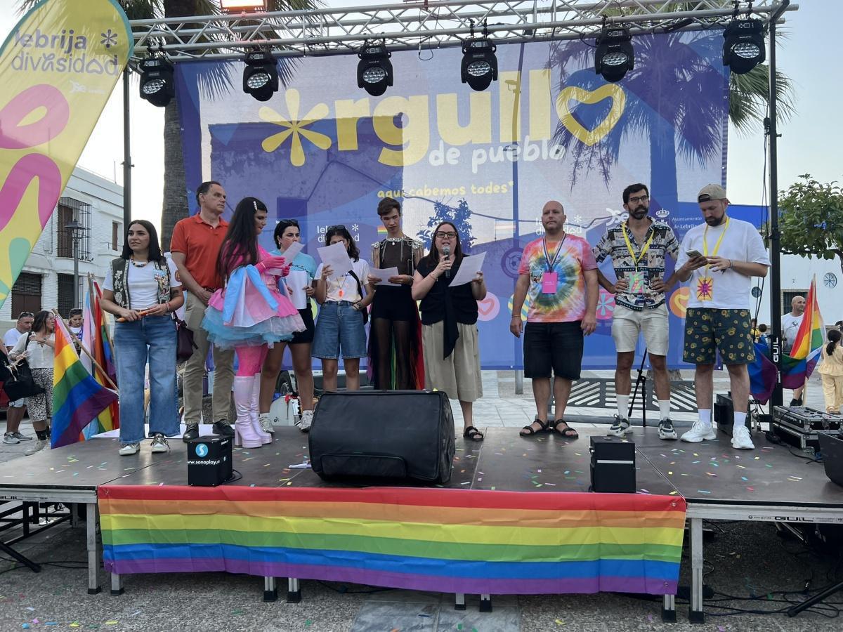 El Orgullo Lebrijano 2026 reúne a cientos de personas en una jornada marcada por la convivencia, la diversidad y la participación