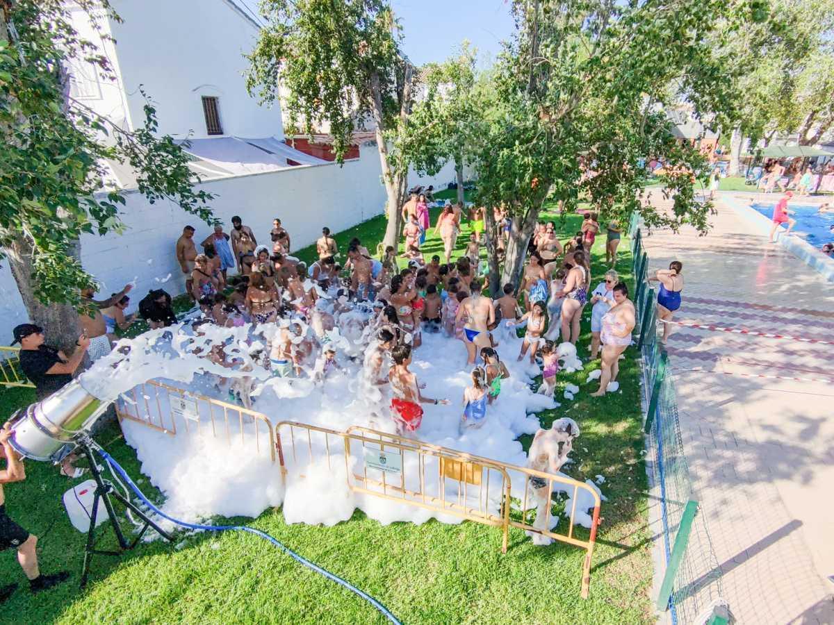 Más de 890 personas disfrutan del fin de semana inaugural de la Piscina Municipal