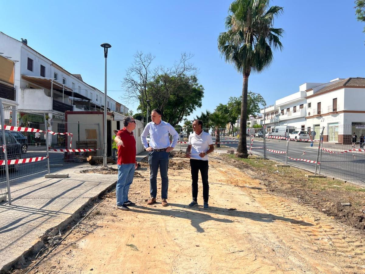 El Ayuntamiento inicia las obras de mejora de los acerados en la calle Curro Malena