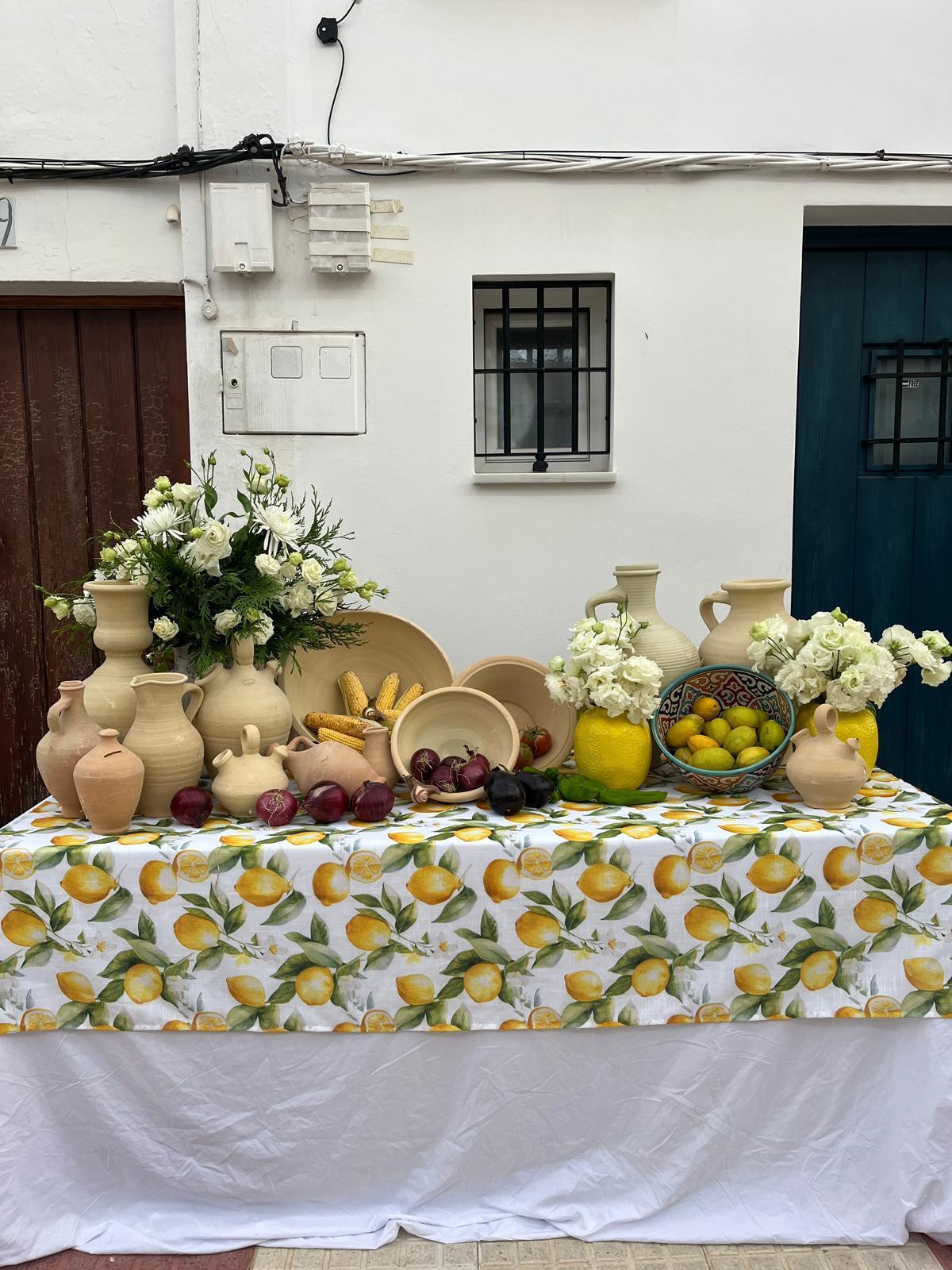 Los vecinos de la barriada de La Oliva celebran una convivencia estival