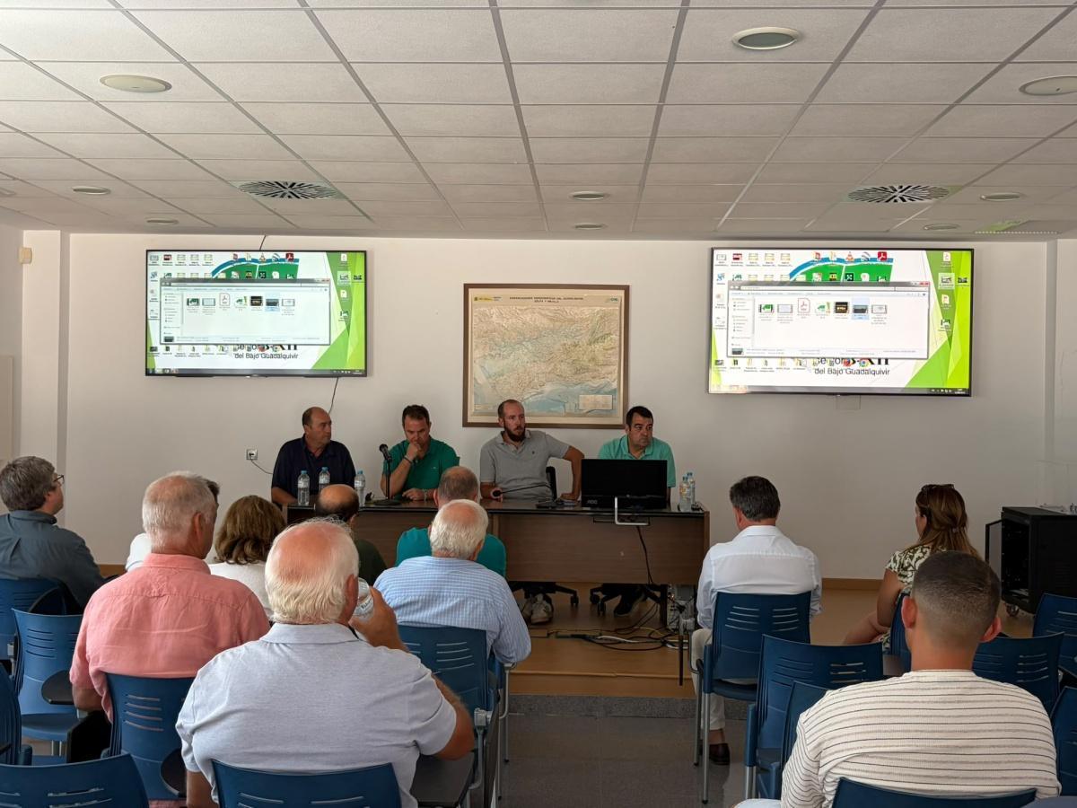 Representantes de COAG visitan Lebrija y la Comunidad de Regantes del B-XII para analizar el presente y futuro del sector agrícola