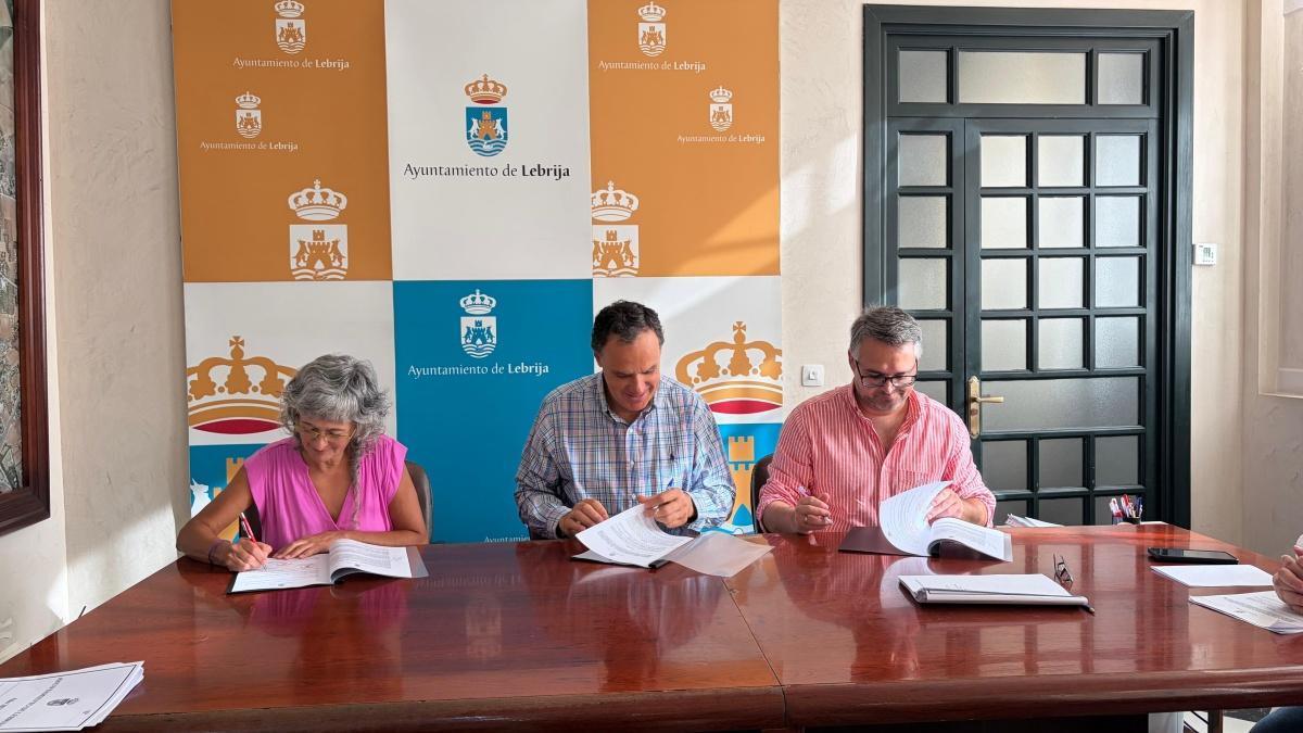 El Ayuntamiento renueva su colaboración con la Asociación Cultural por la Memoria Histórica