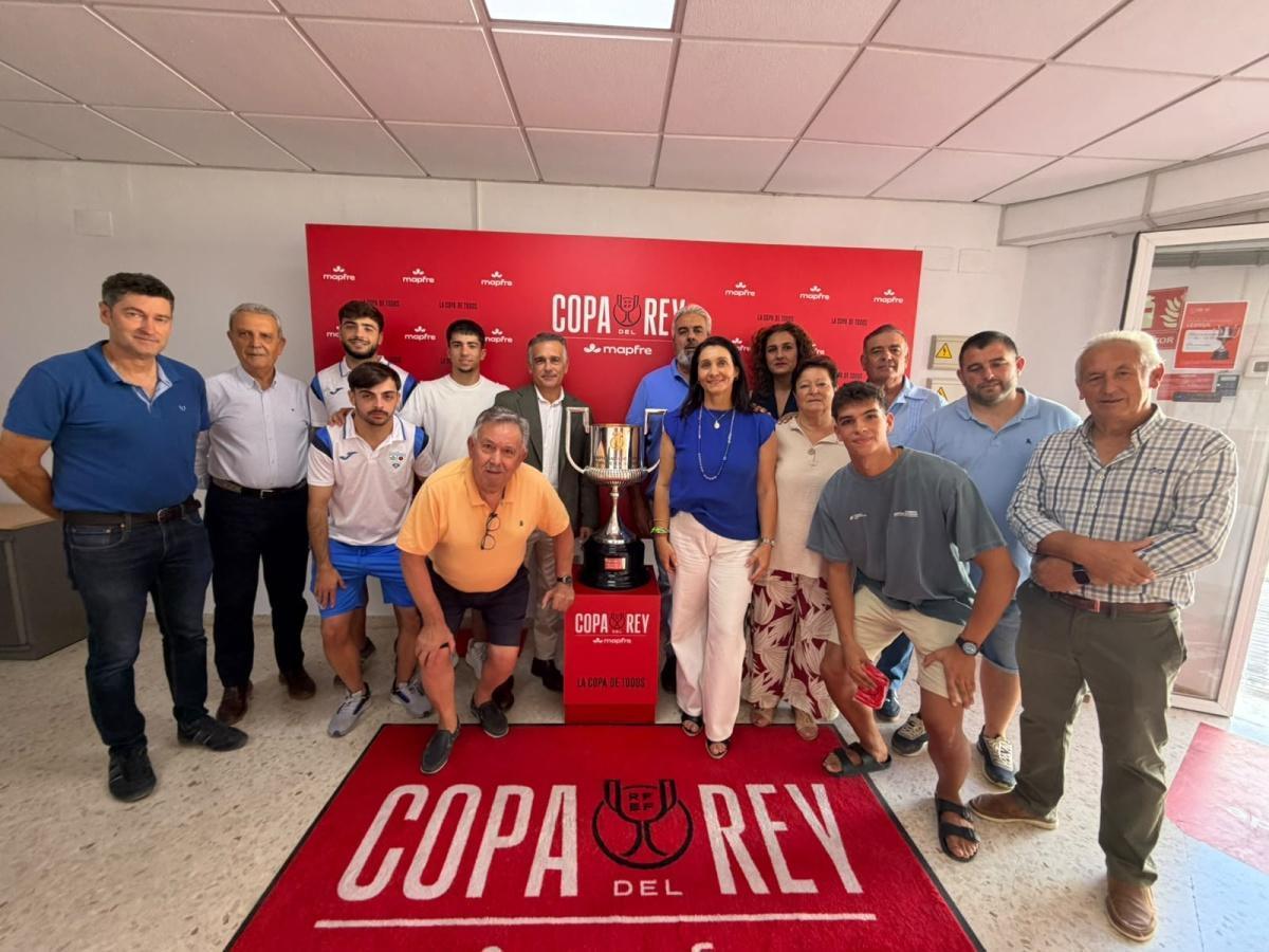  El trofeo de la Copa del Rey podrá visitarse este sábado en el Estadio Municipal de Fútbol