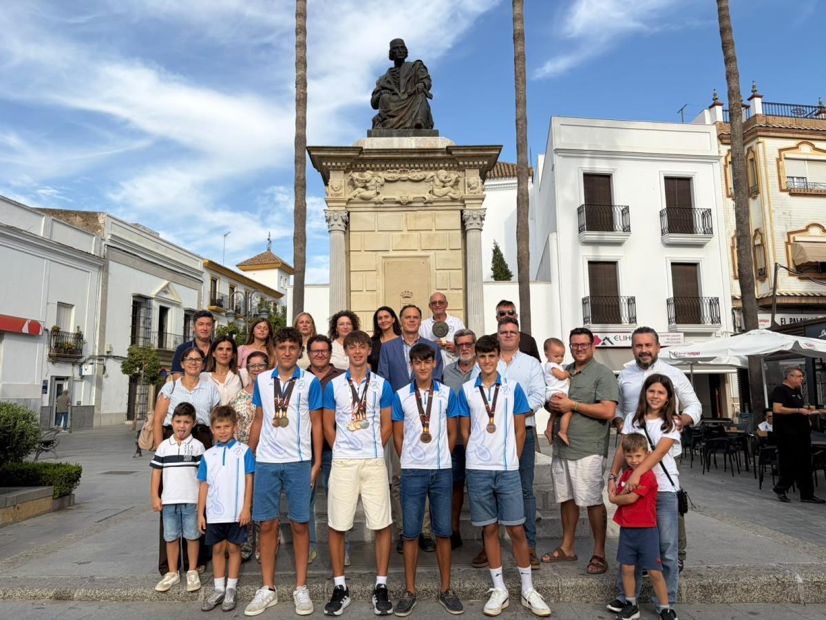 El Ayuntamiento reconoce el éxito de los jóvenes deportistas del Club Piragüismo Tarfia en el Campeonato de España
