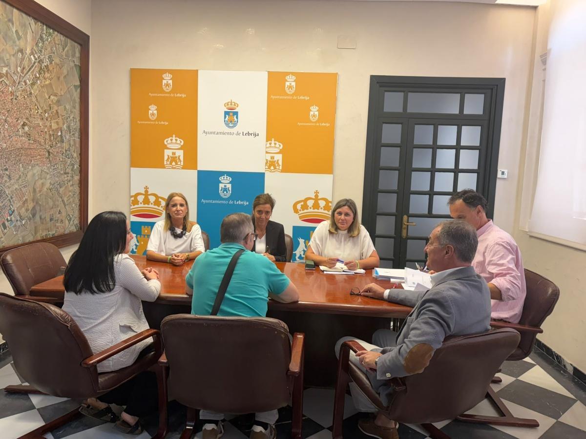 El Ayuntamiento de Lebrija y Asaenes Salud Mental Sevilla mantienen una reunión de trabajo para reforzar su colaboración