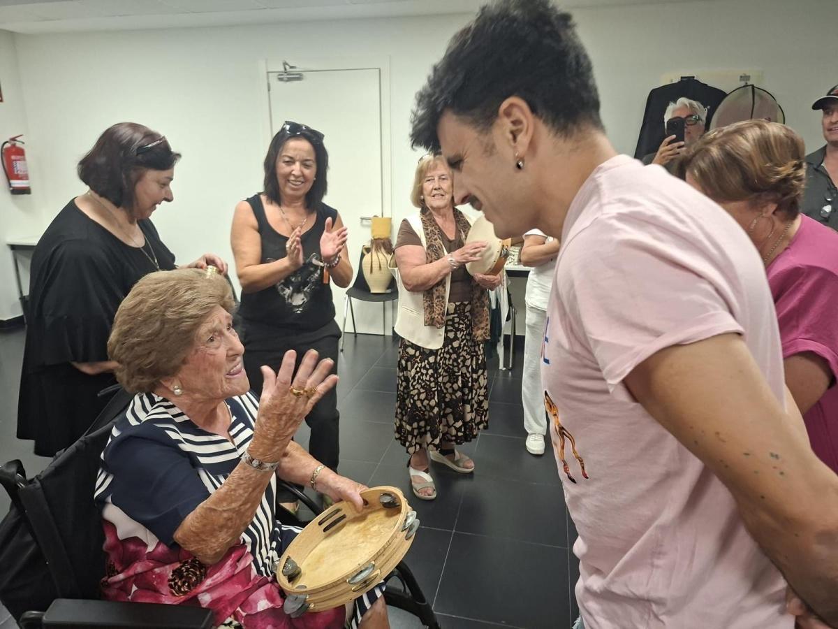 Las corraleras de Lebrija participan en el programa ‘El perro andaluz’ junto a Rodrigo Cuevas