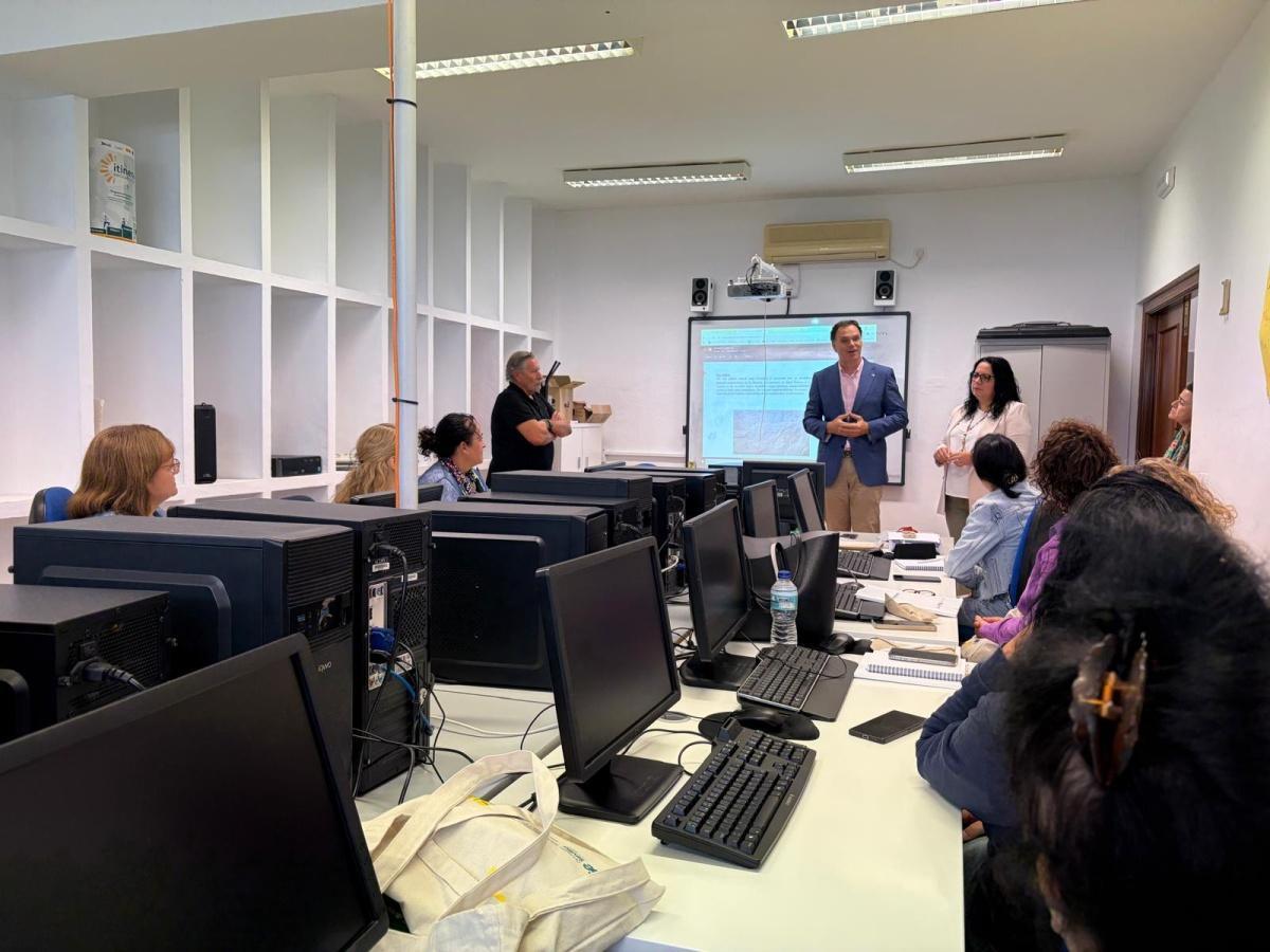 Diez lebrijanos participan en el programa de formación sobre Limpieza de superficies en edificios, locales y espacios abiertos
