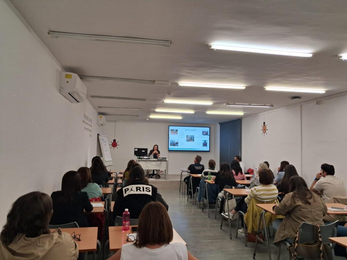 El Ayuntamiento participa en Mérida en una jornada formativa sobre el abordaje integral del absentismo escolar en menores vulnerables