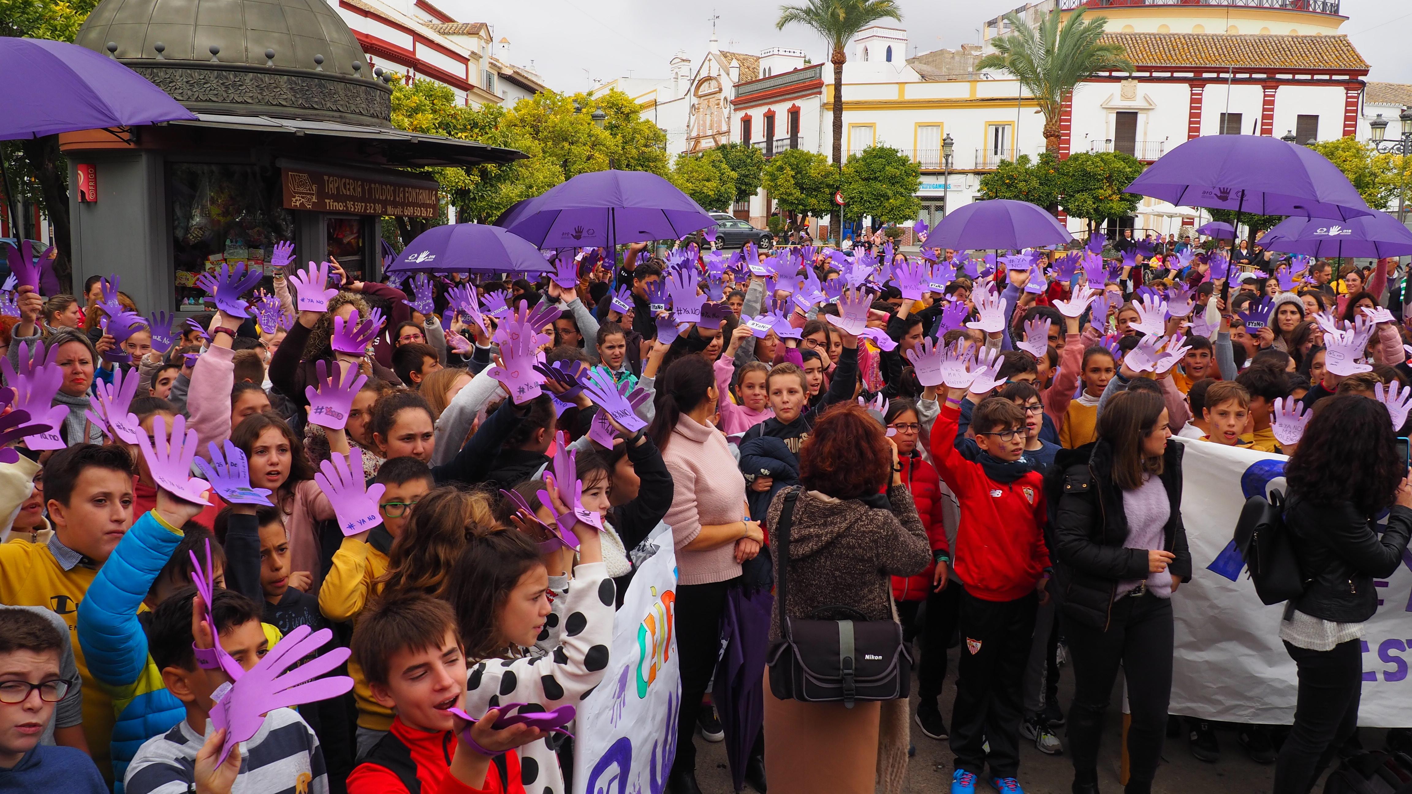 Lebrija Celebra Una Marcha Contra La Violencia De Género Bajo El