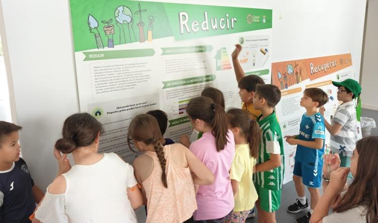 Más de 200 escolares participan en la actividad propuesta por el Ayuntamiento para conmemorar el Día del Medio Ambiento 