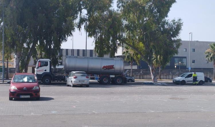 El Ayuntamiento mantiene el punto de reparto de agua potable en el Polideportivo Municipal