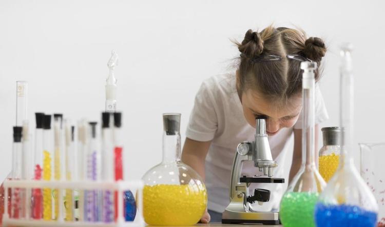  Más de 400 jóvenes de Lebrija participarán en actividades organizadas por el Ayuntamiento con motivo del Día Internacional de la Mujer y la Niña en la Ciencia