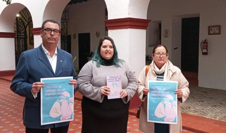 Estefanía Sánchez presenta en Lebrija su libro "Nínive, el reflejo de un espejo roto