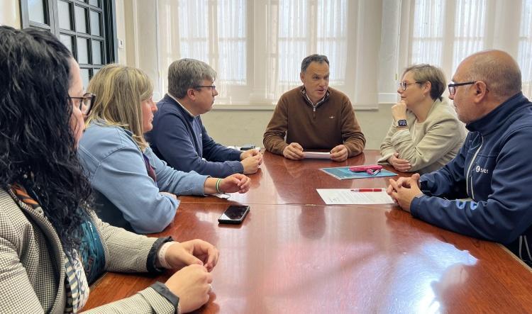 El alcalde se reúne con la nueva Asociación Comarcal de Autónomos del Bajo Guadalquivir